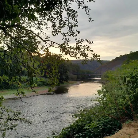 Сasa de vacaciones Charming Riverside *